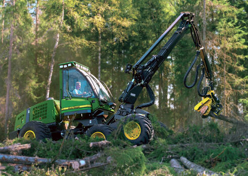 Operátor pojazdných viacoperačných lesných strojov na spracovanie dreva